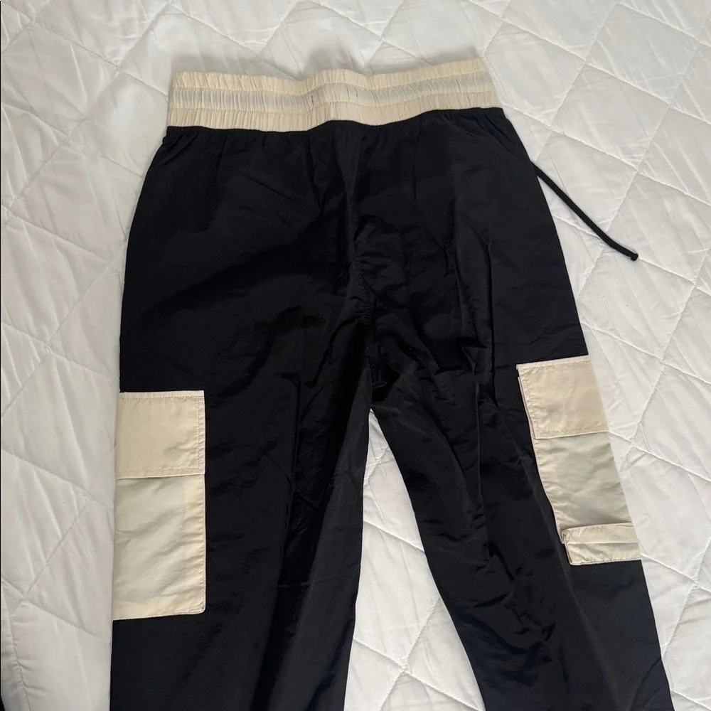 Elwood Windbreaker Nylon Cargo Pant never worn size s